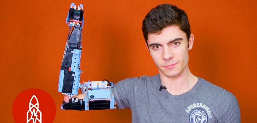 YouTubeで学ぶ英語：（41）レゴでロボットアームを作る少年＝Hand Solo